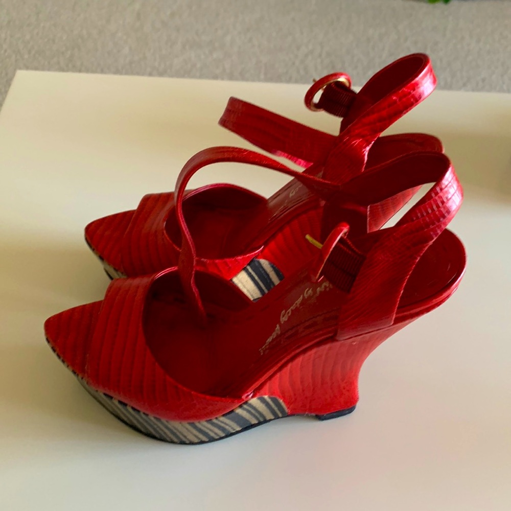 Alice and Olivia red platform sandals size 37/6.5